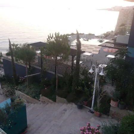 Eduart Apartment